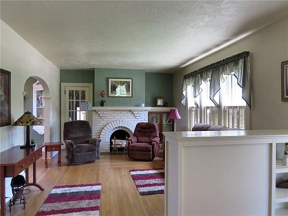 2nd image of 228 E Christie Ave