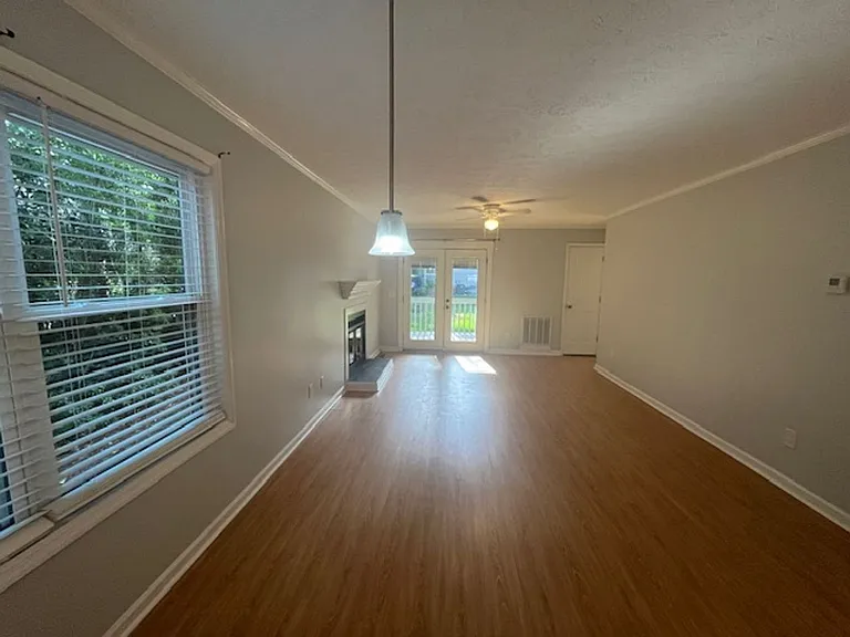1843 Savannah Ct — Photo 40