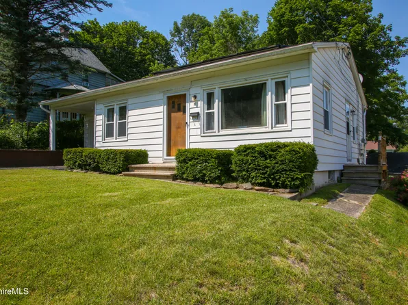3 West St, Adams, MA 01220
