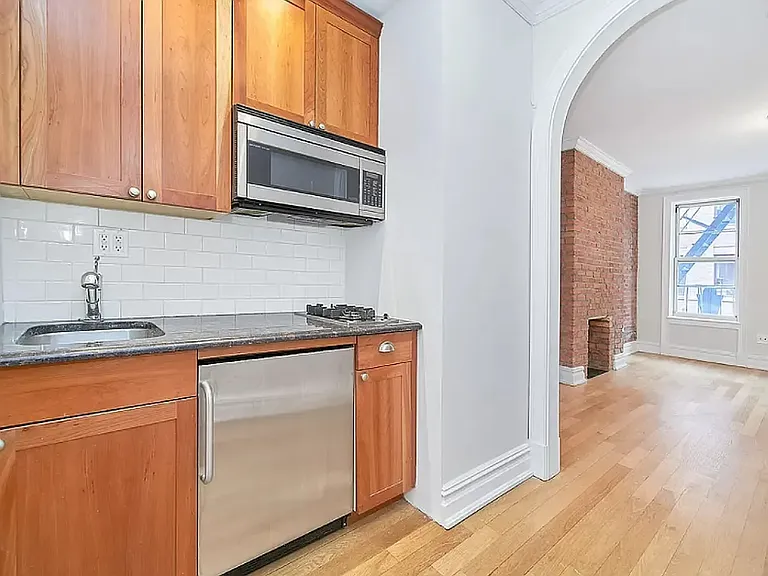 16 Jane St #1A — Photo 2
