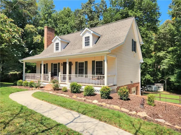 7935 Stokes Line Ln, Walnut Cove, NC 27052