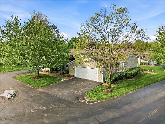 3rd image of 6 Golfwood Dr