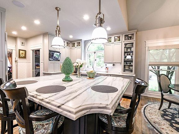 5th image of 1825 Saint Ives Cir