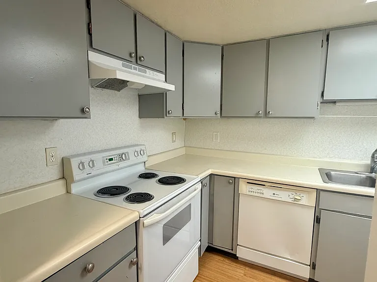 415 N Bragaw — Photo 5