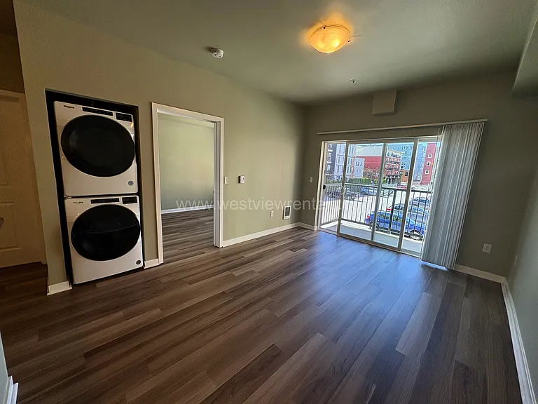 200 E Maple St — Photo 417