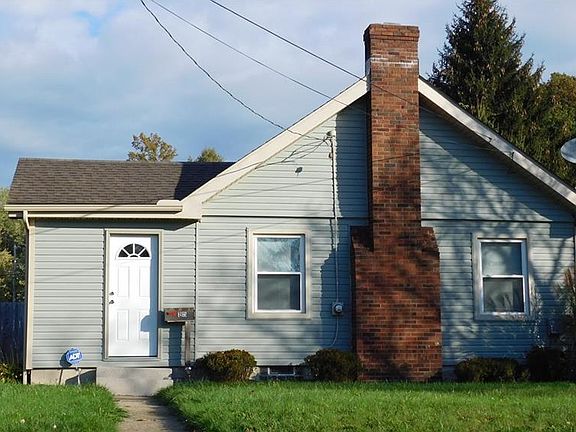 2nd image of 1915 Adelaide Blvd