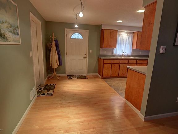 5th image of 612 SE 1st St