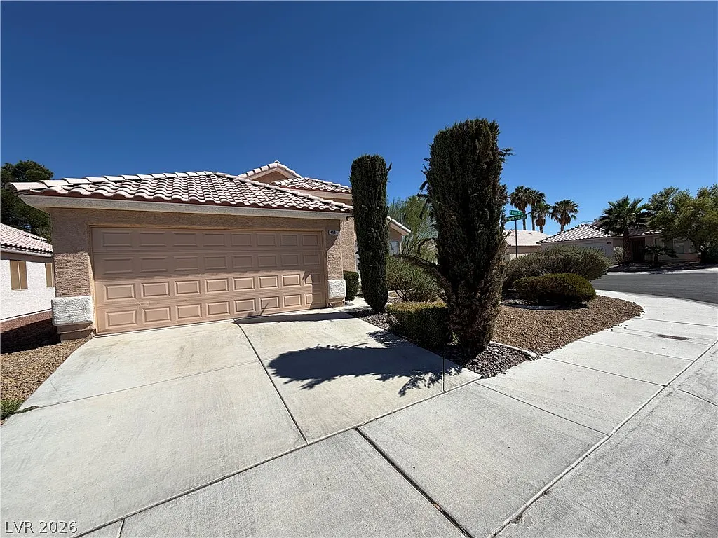 3 bed, 2.0 bath, 1486 sqft, $2,166 — Photo 1