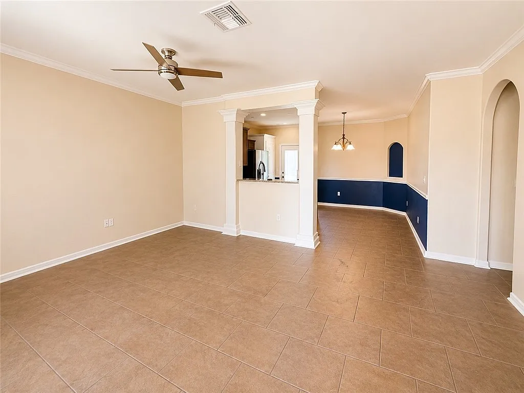 3 bed, 1440 sqft, $1,950 — Photo 3