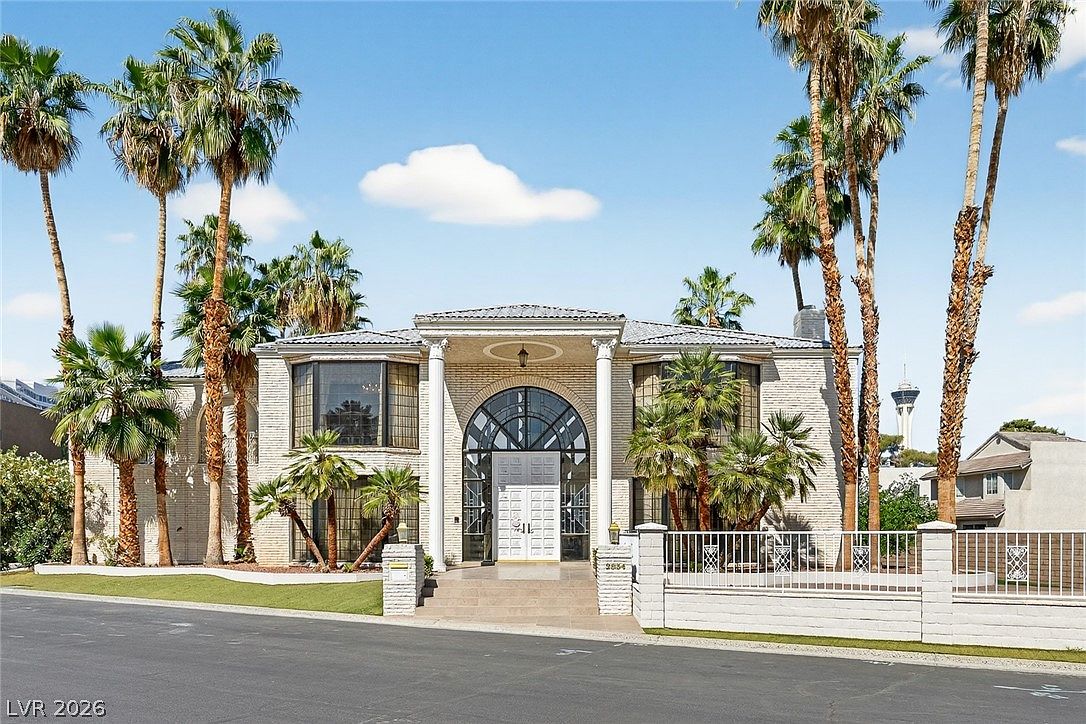 2834 Queens Courtyard Dr