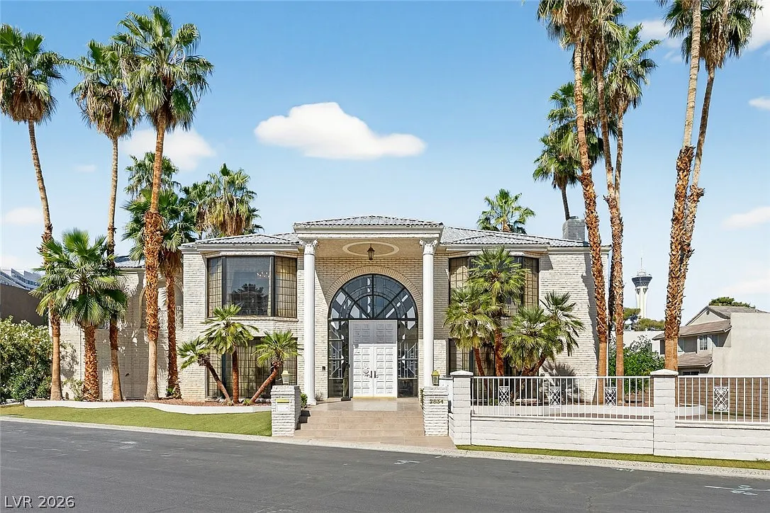 2 bed, 3.5 bath, 4842 sqft, $5,000 — Photo 3
