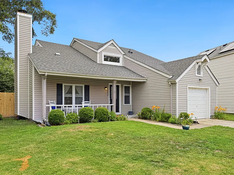 3856 Forestwood Ct — Photo 2