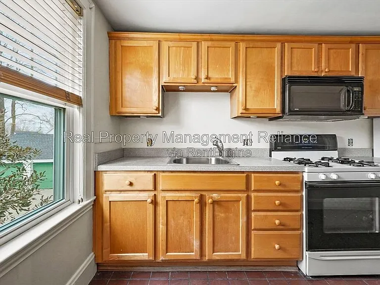 16 Winthrop St #1 — Photo 8