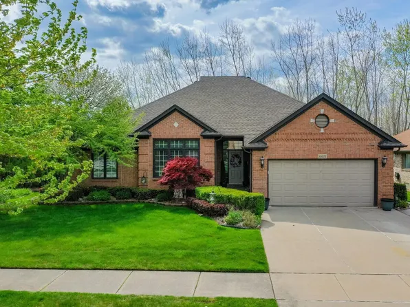 51077 Woodside Dr, Macomb, MI 48042