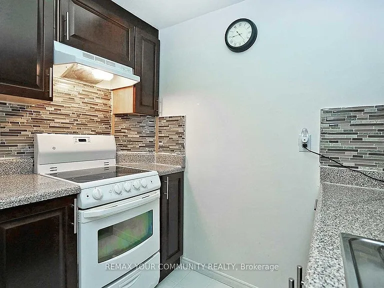 7 Bishop Ave #1606 — Photo 9