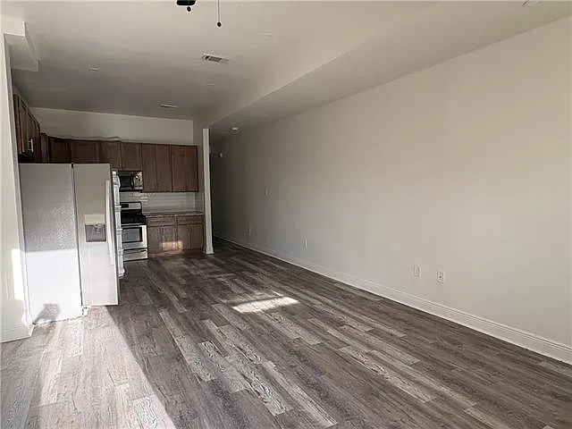 3 bed, 2.0 bath, 1199 sqft, $1,500 — Photo 2