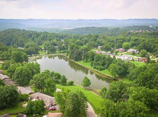 9206 Lakeridge Dr, Louisville, KY 40272