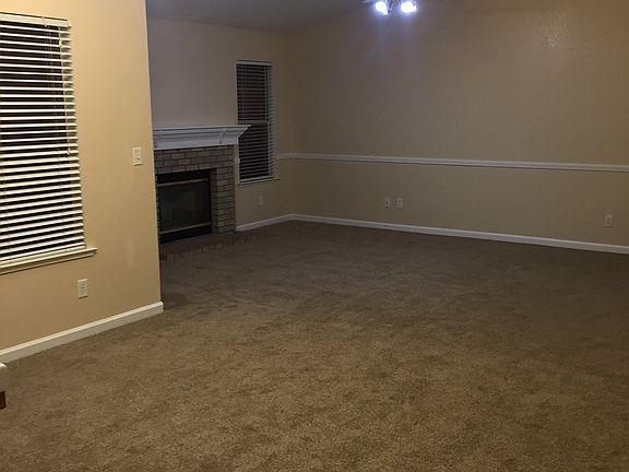 3rd image of 2704 E Kelso Ave