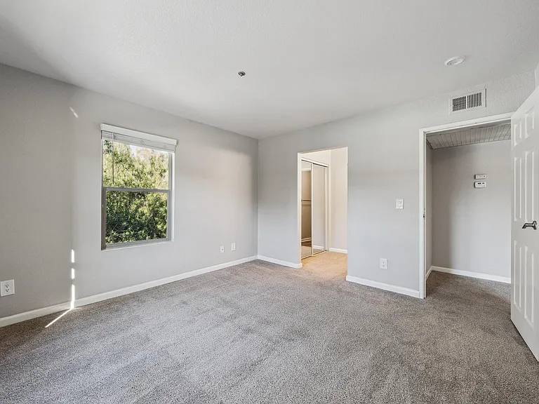Sterling Heights Apartment Homes — Photo 16