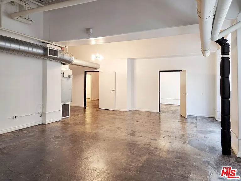 215 W 7th St #201 — Photo 7