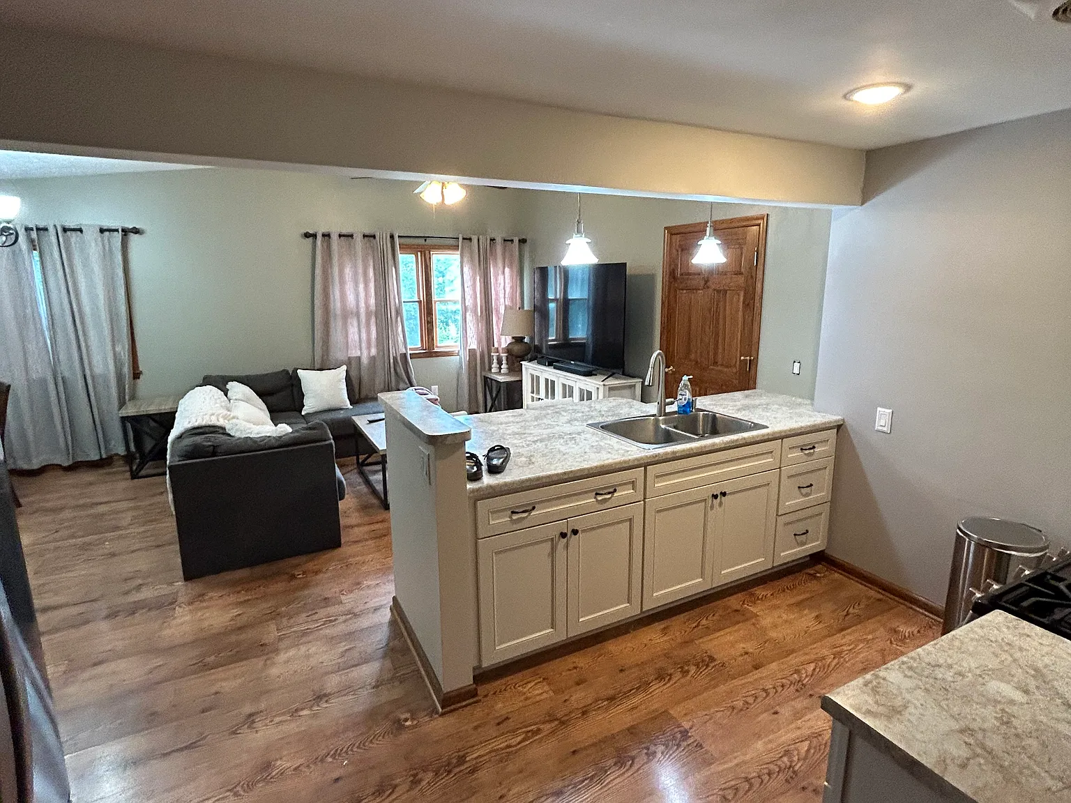 2 bed, 1366 sqft, $1,850 — Photo 2
