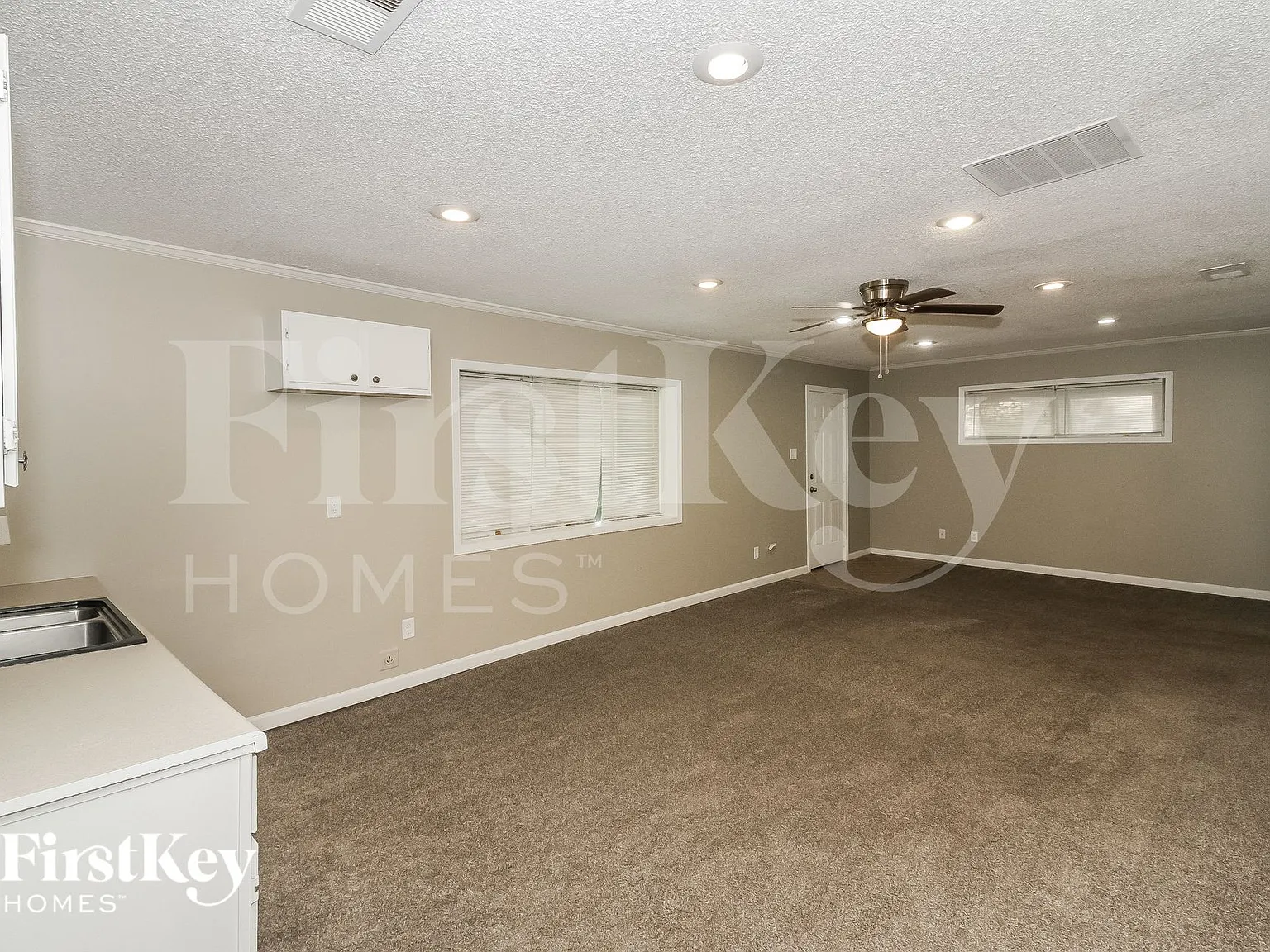 4 bed, 2.0 bath, 1720 sqft, $1,695 — Photo 2