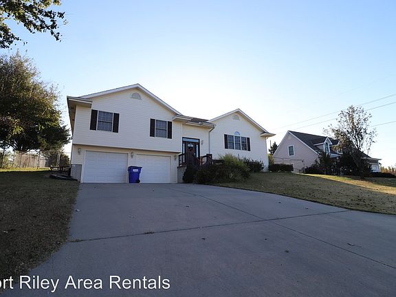 3rd image of 1443 Candlelight Ln