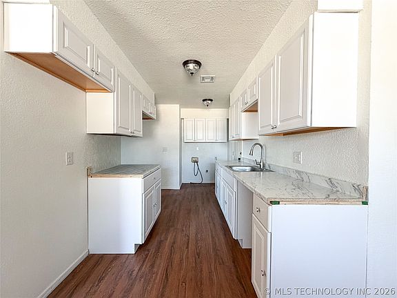 5th image of 422 E 24th St