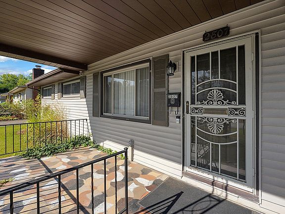 4th image of 2807 Woodland Ave