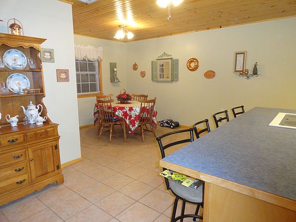 4th image of 1721 Bedford Dr