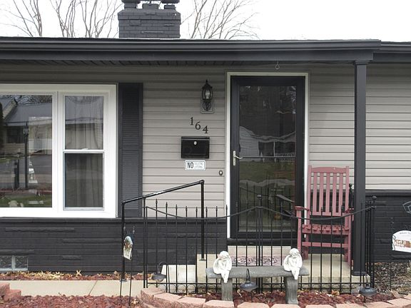 4th image of 164 Gladys Ave