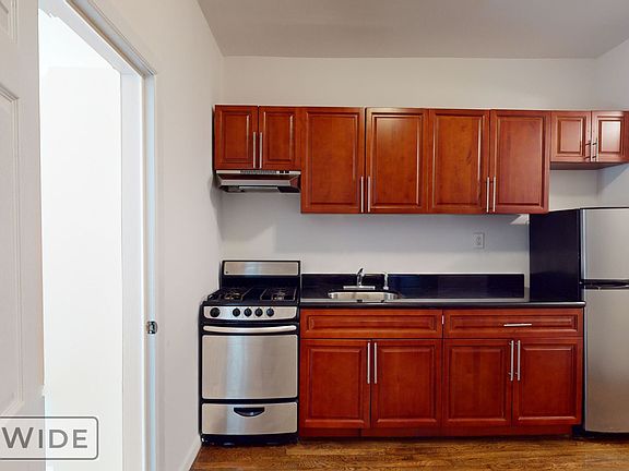 4th image of 178 Thompson St APT 2a