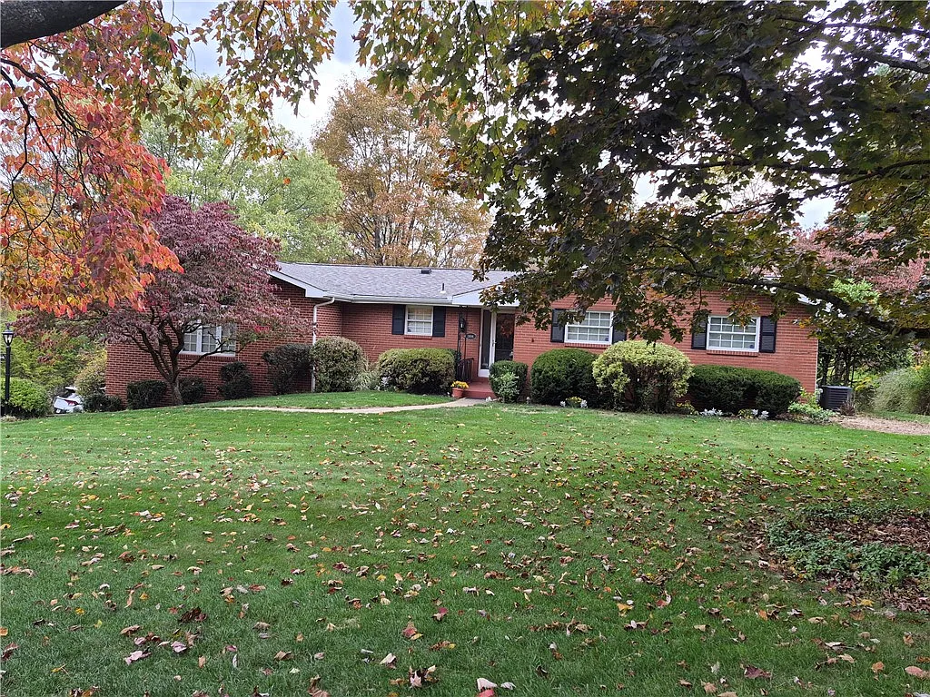 3816 Hilltop Dr photo 1