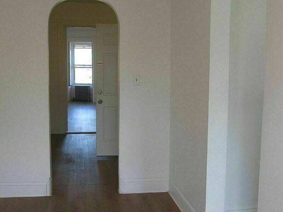 3rd image of 46 Saint Johns Pl APT 3