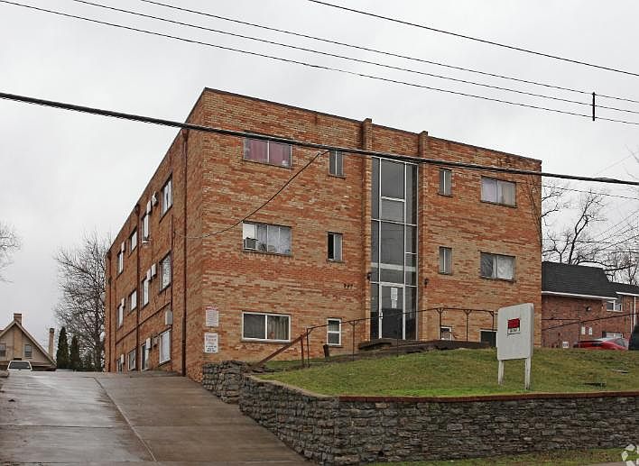 1st image of 947 Grand Ave #4