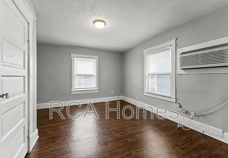 528 1/2 E Raymond St — Photo 5