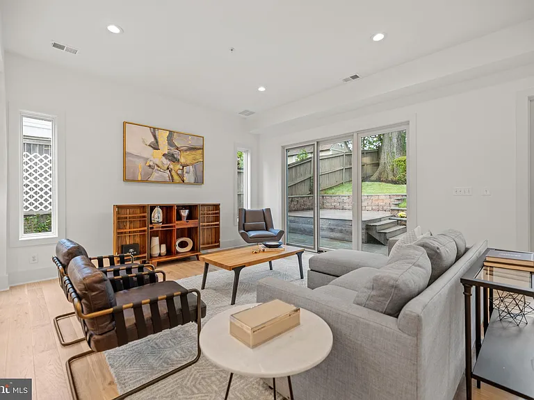8609 Woodbrook Ln — Photo 6