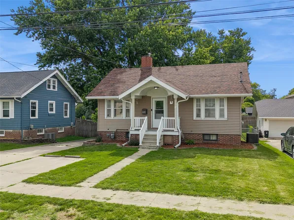 717 W 7th St S, Newton, IA 50208