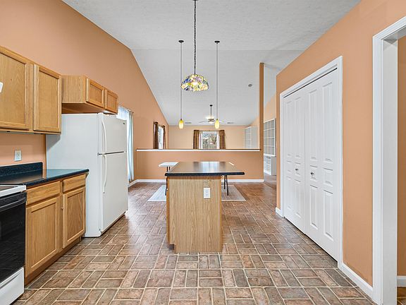 5th image of 1050 Edgerton St