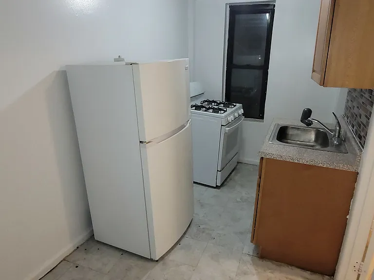 1841 Mohegan Ave #15 — Photo 9