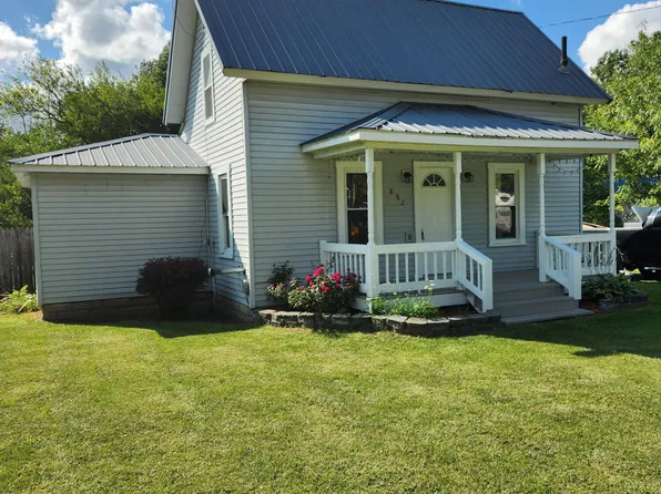 802 Parker St, Crystal, MI 48818