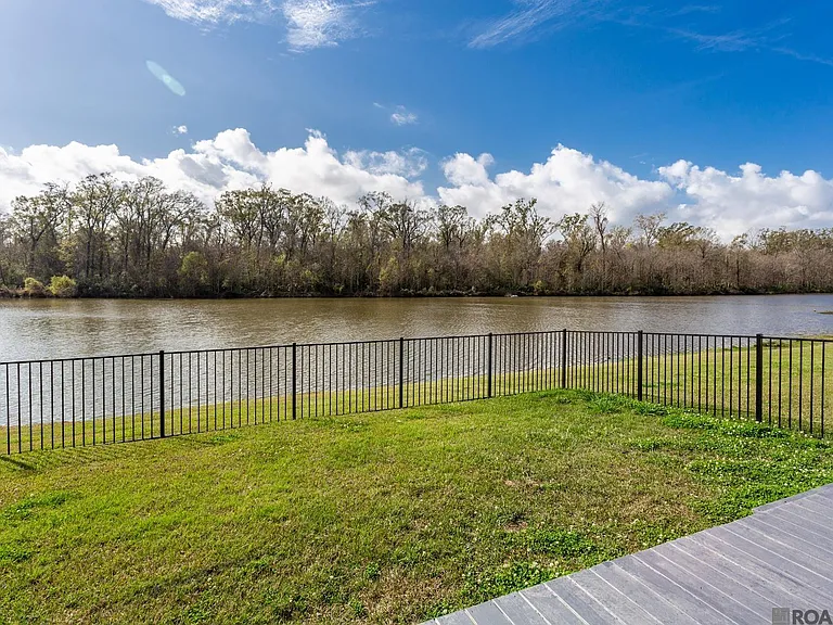 6356 Lake Edge Dr — Photo 21