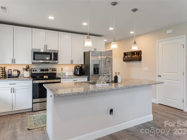 17 Fair Oaks Rd, Arden, NC 28704