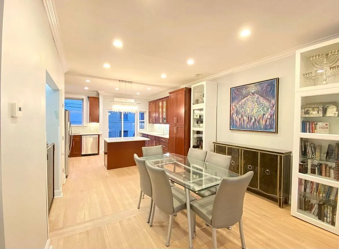 71 Corbin Pl — Photo 1