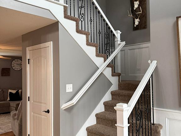 5th image of 812 Carousel Ct