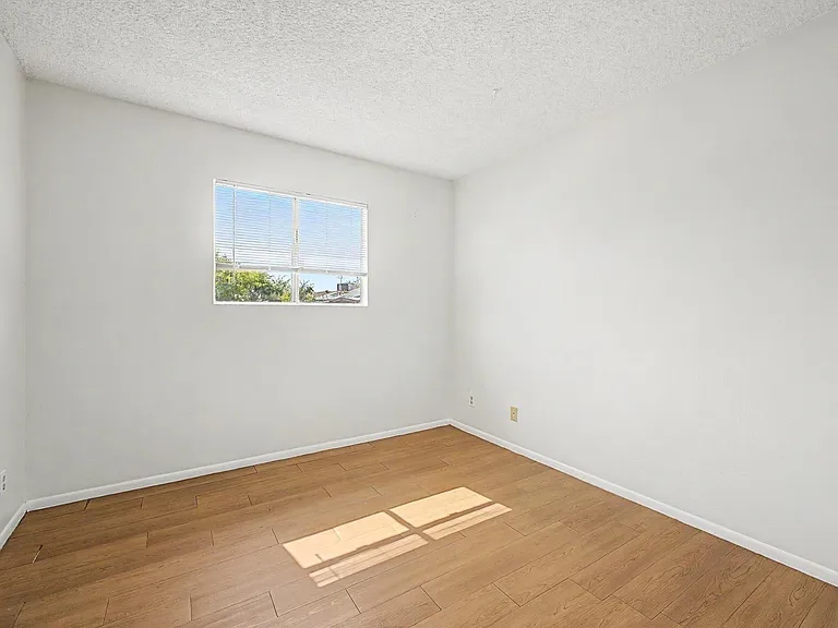2605 E Lemon St — Photo 17