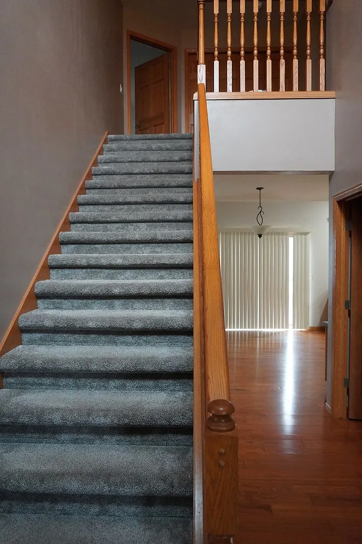 1000 Glen View Court — Photo 2