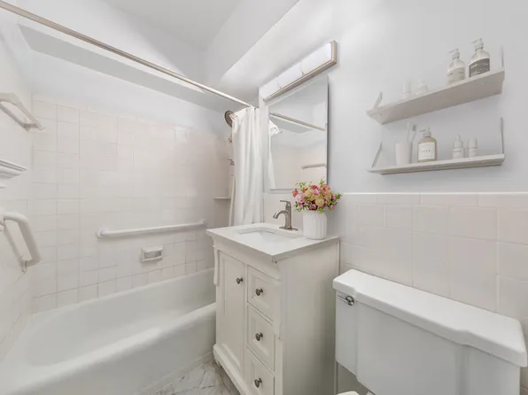 220 East 67th Street 1C image 8 of 8