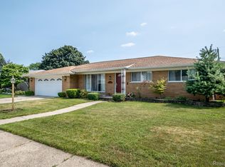 19276 Candlelight St, Roseville, MI 48066