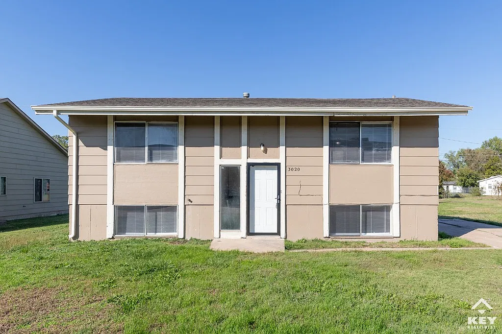 5 bed, 1551 sqft, $1,350 — Photo 1